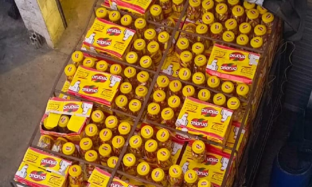 ضبط “مرقة دجاج” مهربة ومنتهية الصلاحية