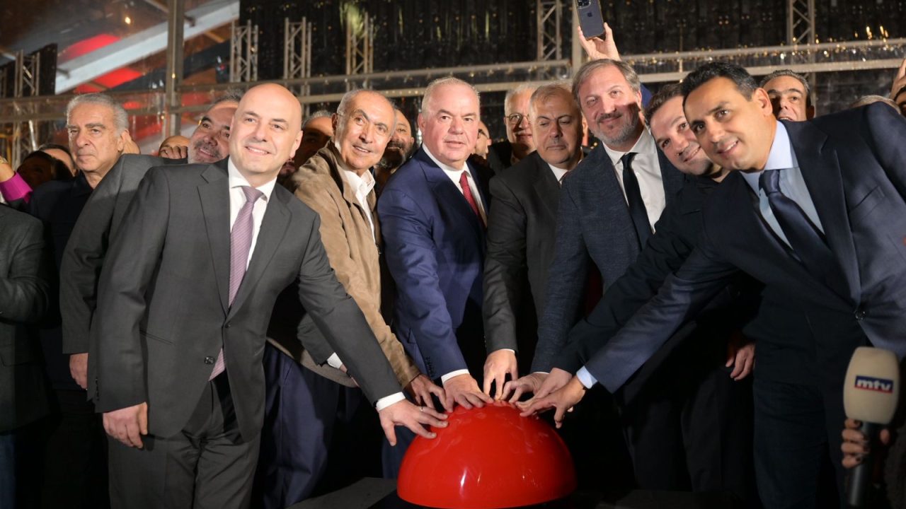 مخزومي: إضاءة شجرة الميلاد تجسّد رسالة المحبة ووحدة اللبنانيين