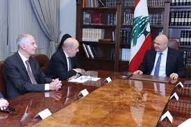 تعويم دولي – عربي لدعم القوى العسكرية وتزخيم الدبلوماسية لإبعاد الحرب<br />
عون إلى مسقط اليوم ويرفض اتهام الجيش بالتقصير.. وعيسى يتحدث عن حوار مع إسرائيل خارج الميكانيزم