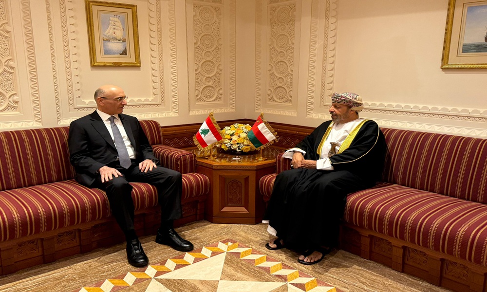 الحجار يشيد بدور عُمان في ترسيخ الاستقرار