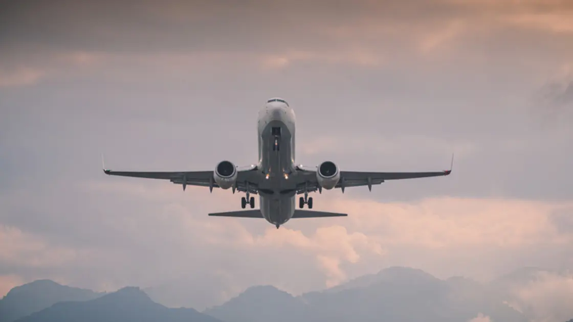 كانت متّجهة إلى إسرائيل… طائرة تحلّق فوق لبنان!