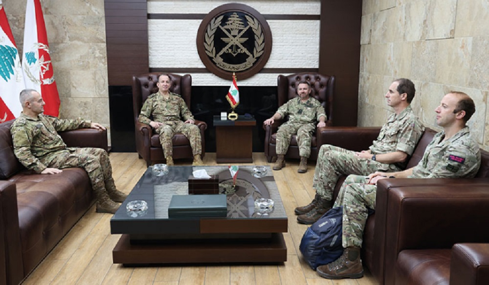 هيكل يعرض مع كبير مستشاري الدفاع البريطانية سبل التعاون