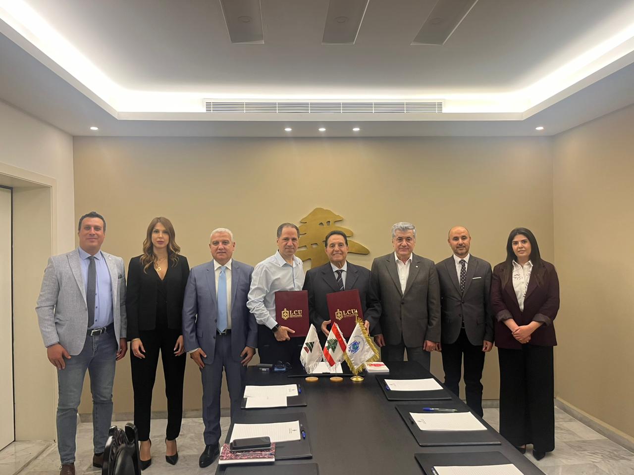 تعاون أكاديمي بين 