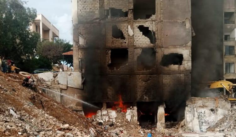 الدفاع المدني: نواصل إخماد حريق داخل مستودع في مبنى سكني في حارة حريك