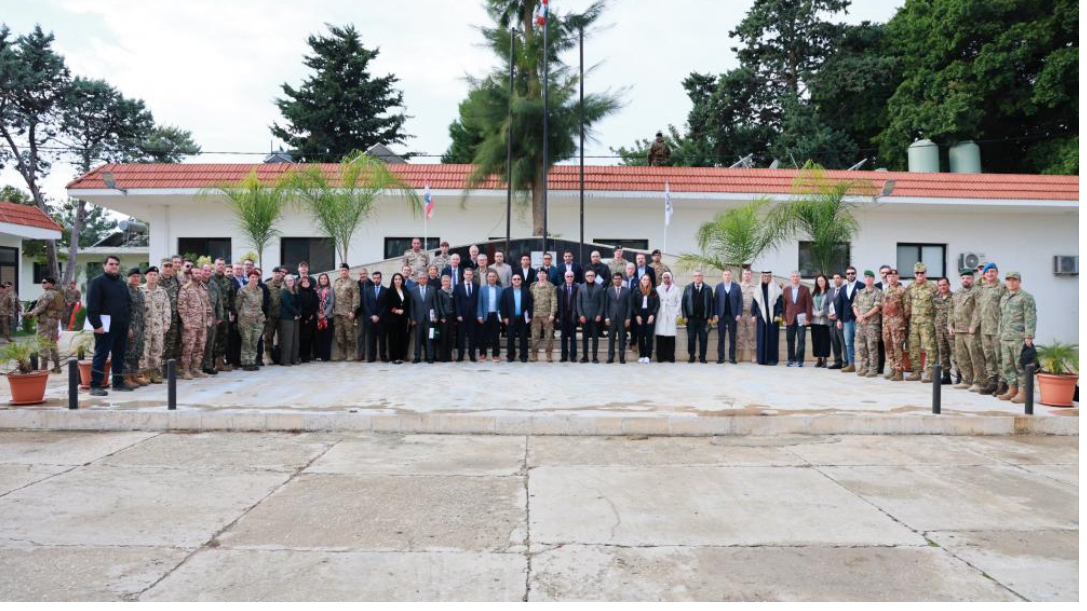 إنزال دبلوماسي في الميدان العسكري لمعاينة خطة الجيش<br />
تعطيل الانتخاب يُقلق الخارج: 