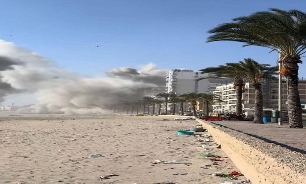 فيديو: انهيار عقار في صور