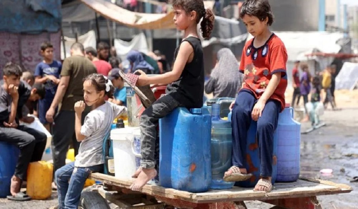 الأونروا: الحظر قد يؤدي إلى انهيار العمل الإنساني في غزة