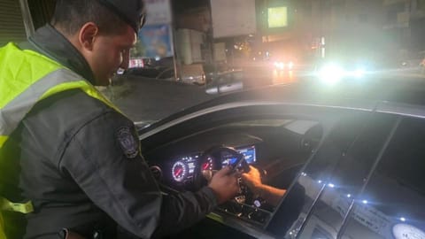 بالصّور: حواجز لقياس نسبة الكحول لدى السائقين