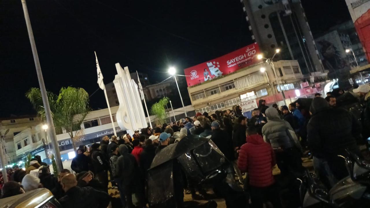 تجمعات في ساحة النور بطرابلس للمطالبة بالإفراج عن عمر الإبطح