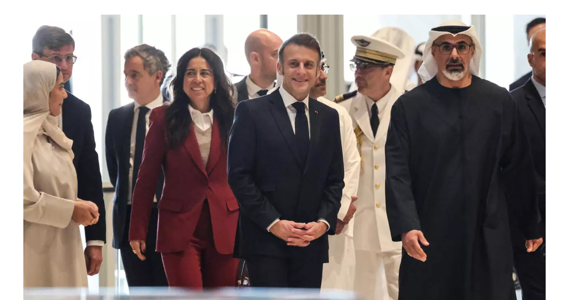 الرئيس الفرنسي  في الإمارات لقضاء عطلة الميلاد مع الجنود الفرنسيين