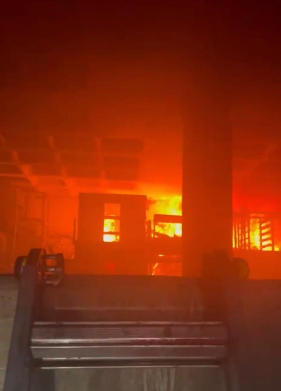 حريق داخل معمل في غزير..