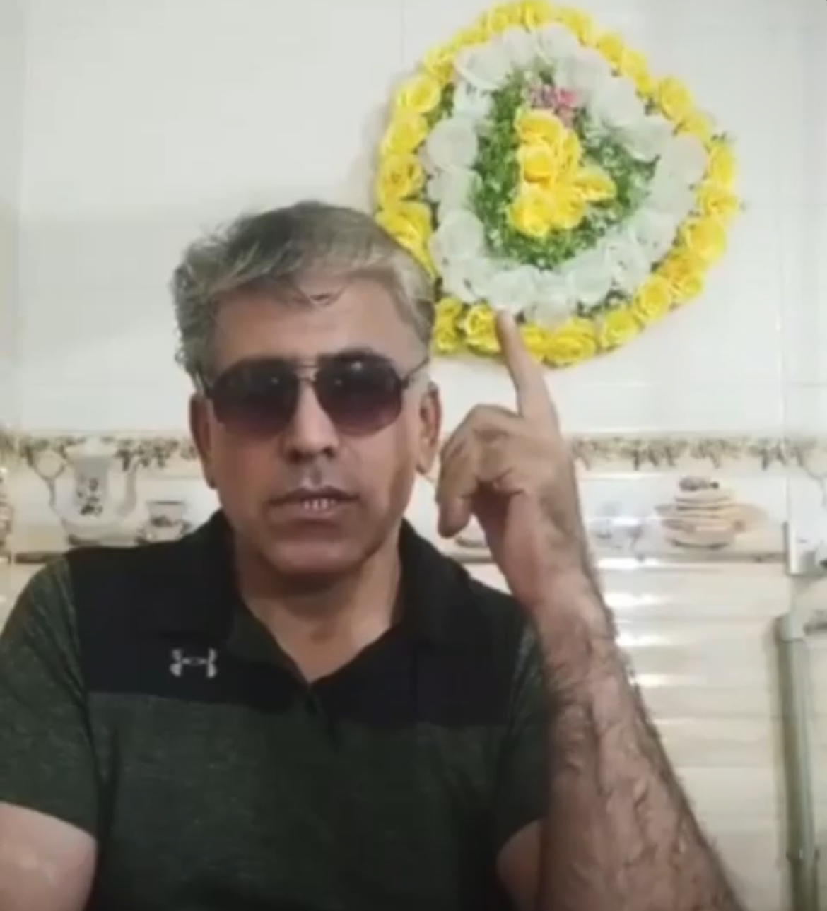 انتحار أستاذ في الميناء – طرابلس أثناء بث مباشر