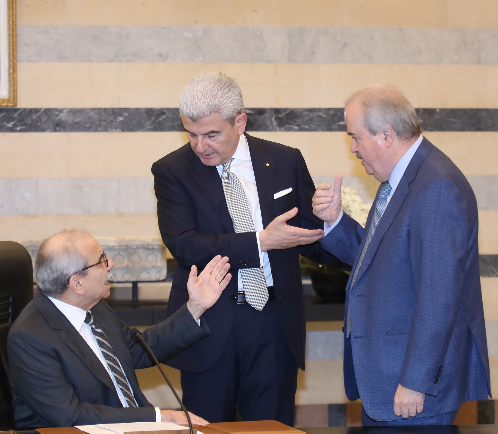 اعتراض «قواتي» على قانون الانتظام والودائع.. وتوصية مفاجئة لسعيد<br />
الدفاع تسفّه المزاعم الاسرائيلية.. ونتنياهو يحمل ملف الحرب على لبنان الى البيت الابيض