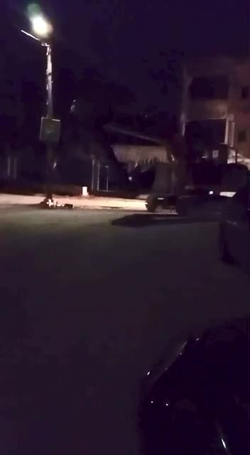 العدو الإسرائيلي يطالب بسحب حفّارة من ميس الجبل والجيش اللبناني يستجيب