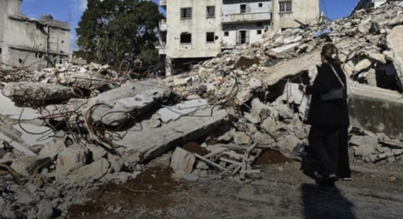 نسف منزلين وإلقاء قنابل متفجرة