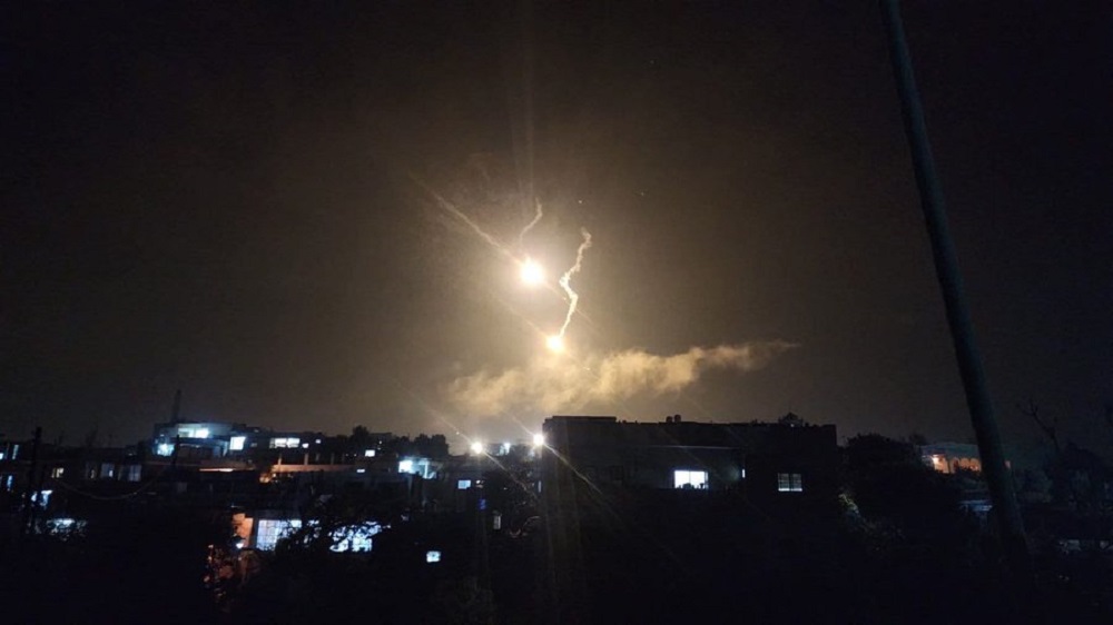 قنابل مضيئة فوق القنيطرة