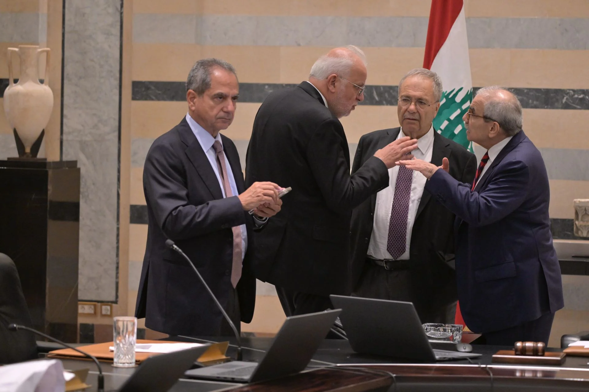 وزير العدل عادل نصار صوّت ضد مشروع قانون الفجوة المالية