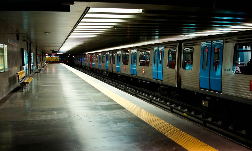 تعرّض 3 نساء للطعن في مترو باريس