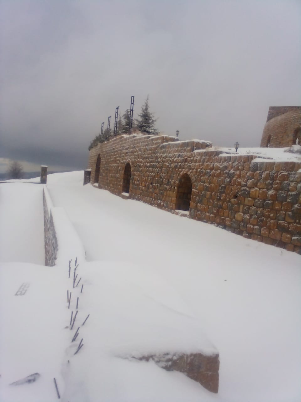 منخفضان جويان باردان يؤثران على لبنان: أمطار غزيرة، رياح قوية وثلوج اعتبارًا من 1200 متر