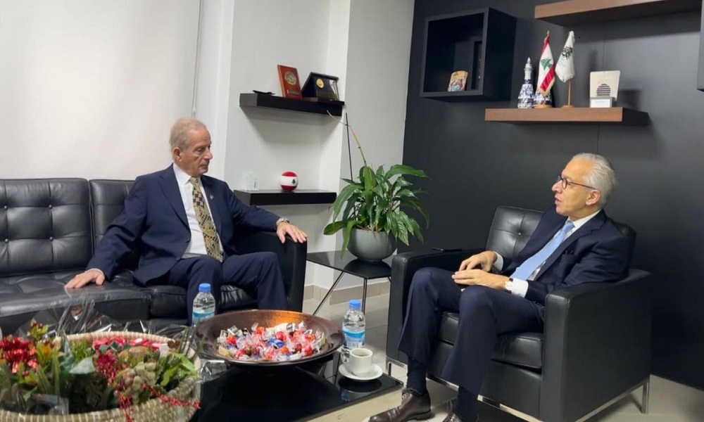 قانون الفجوة المالية بين البساط والسفير الأميركي