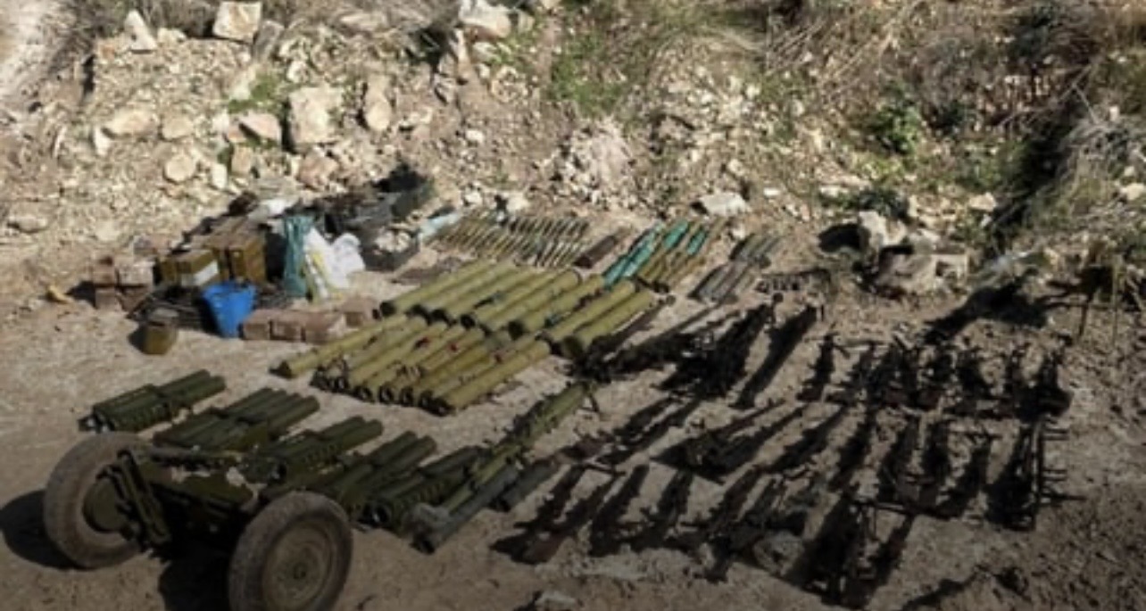 الجيش يتسلّم كمّية من السلاح الفلسطيني من مخيم عين الحلوة