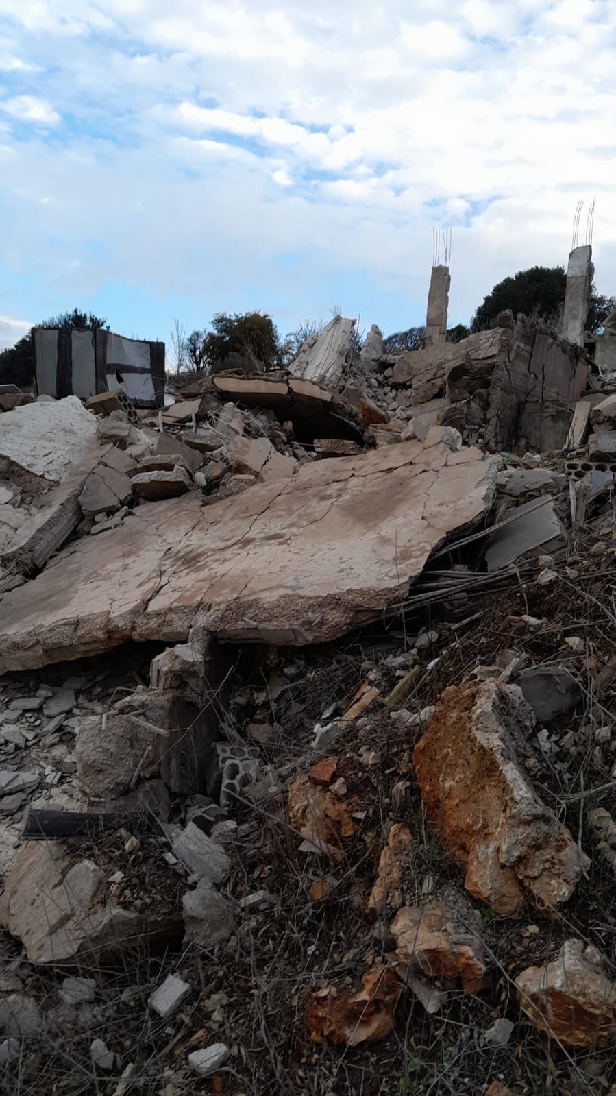 قوة اسرائيلية تفجر منزلاً في حولا