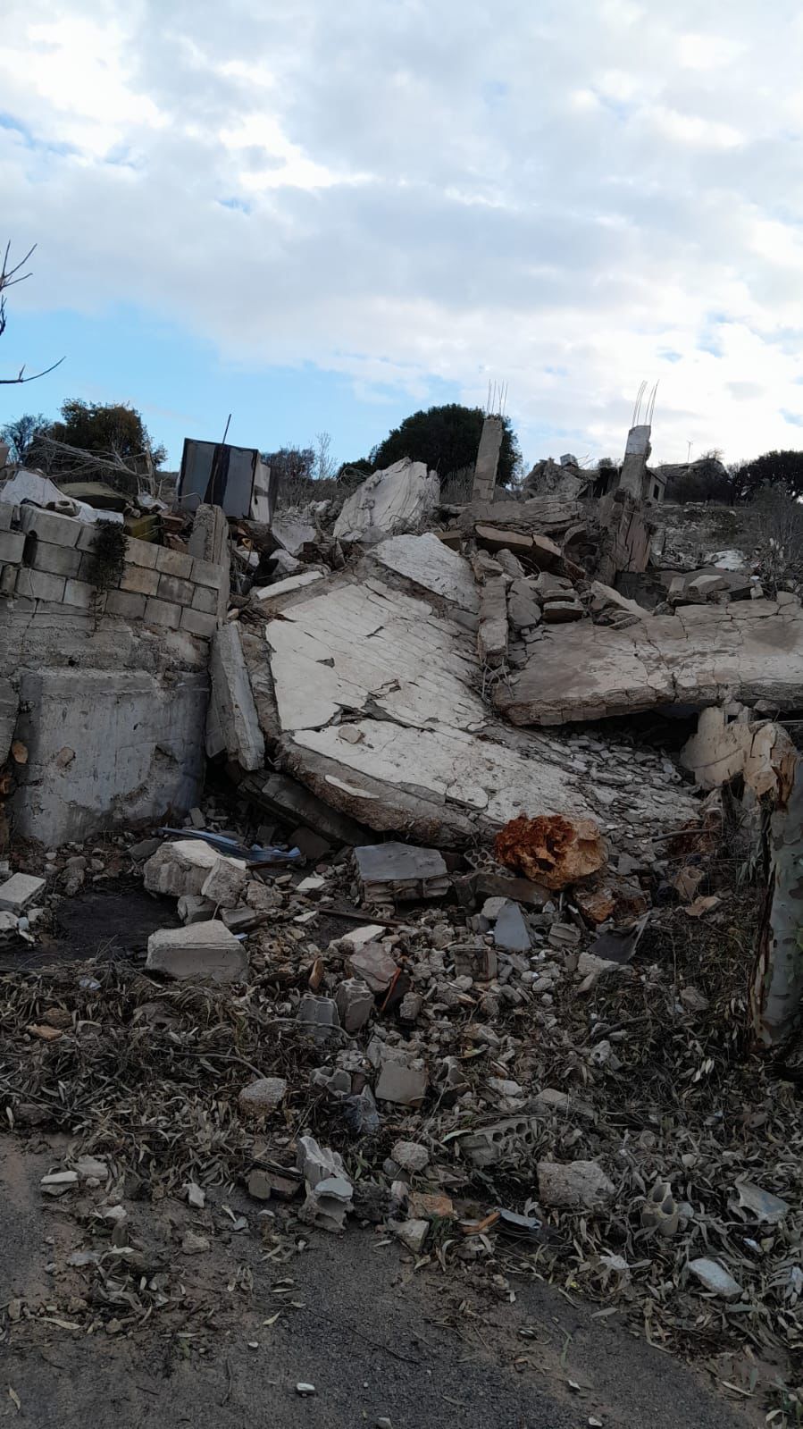 قوة اسرائيلية تفجر منزلاً في حولا