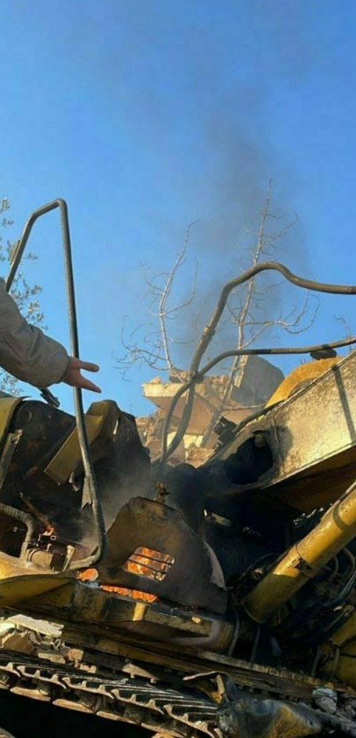 بالصورة - مسيّرة إسرائيلية تستهدف حفّارة في عيتا الشعب… هل من إصابات؟