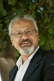 محمد بن راشد يهنّئ ابن تنورين  بفوزه بجائزة «نوابغ العرب 2025» عن فئة الأدب والفنون