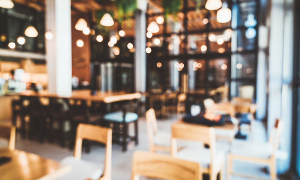 مطعم ليزا يوضح: المتعرّي لا صلة له بالمطعم