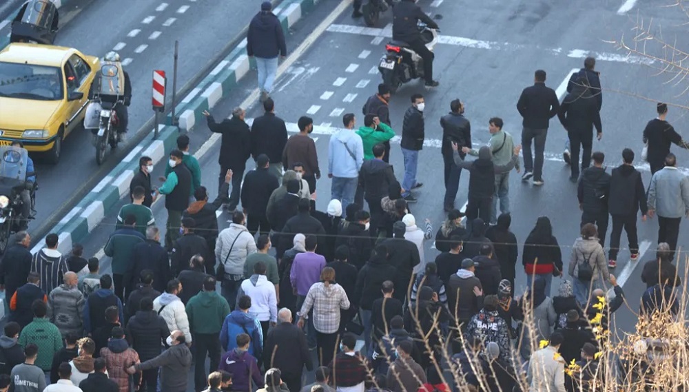 إيران تبدأ باعتقال مثيري الشغب