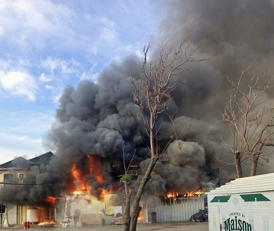 حريق كبير داخل مطعم في البترون