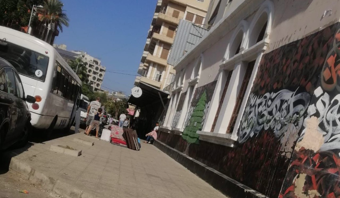 إخلاء مدرسة من النازحين تمهيدًا لبدء العام الدراسي
