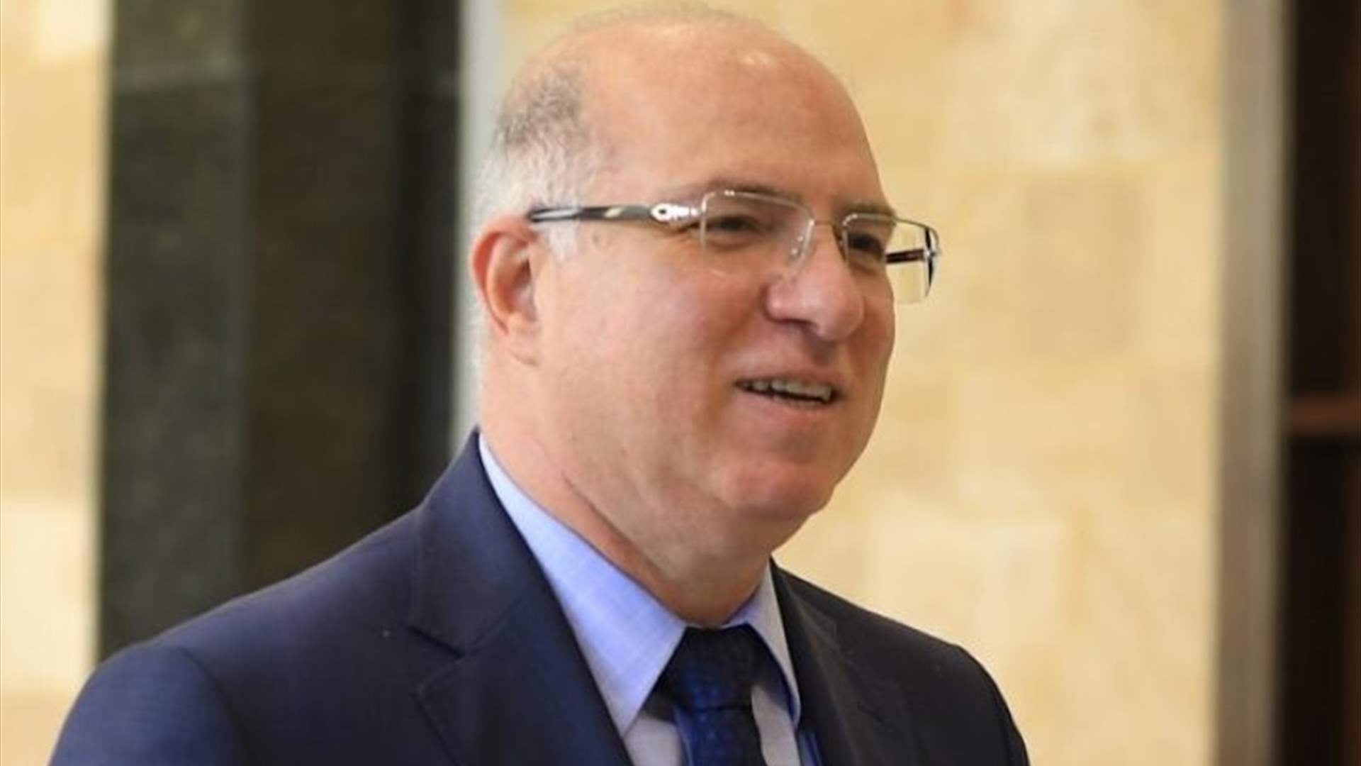 وزير العمل أمر باقفال سبعة مكاتب استقدام عاملات منزلية لمخالفتها الأنظمة