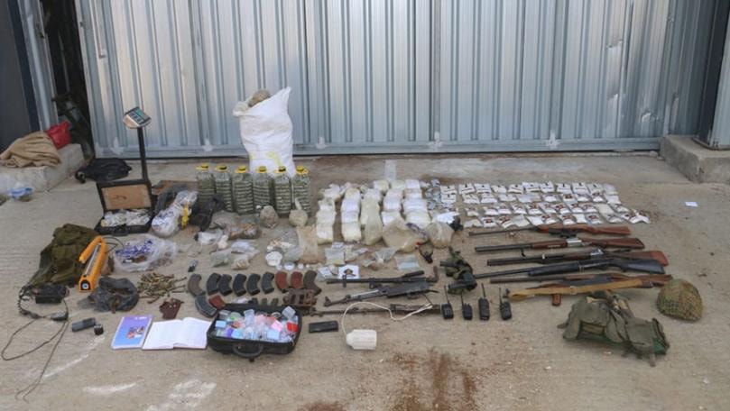 أسلحة وذخائر ومخدّرات... والجيش يتحرّك