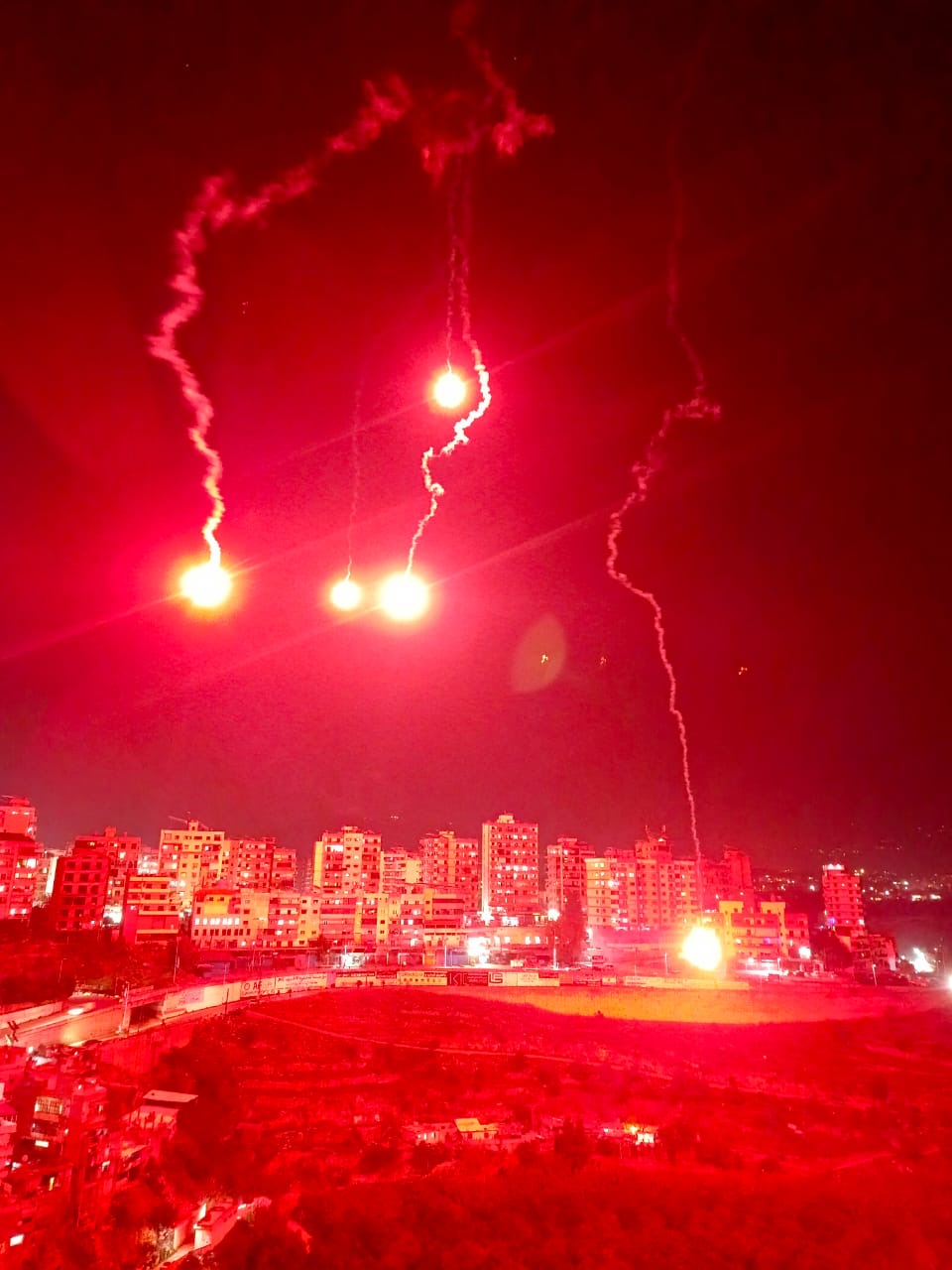 أضواء في سماء طرابلس تُثير الهلع… ما هو مصدرها؟