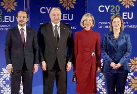 الإعلان عن إنهاء حصر السلاح جنوبي الليطاني: اتصالات ناشطة تسبق الجلسة اليوم<br />
نتنياهو يضاعف الضغط: ضوء أخضر أميركي لعملية عسكرية ضد لبنان.. وشلل في عمل الميكانيزم