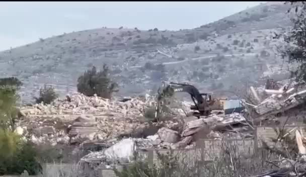 سقوط  مسيّرة إسرائيليّة على طريق الحجير وقنبلة صوتية على جرافة في مارون الراس