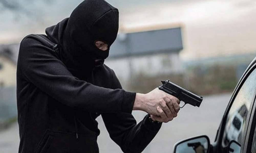 في سعدنايل… تعرّض لعملية سلب مسلّحة بـ15 ألف دولار!