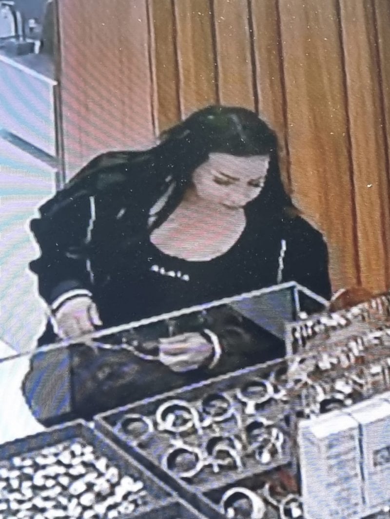 مطلوبة بجرم سرقة... 