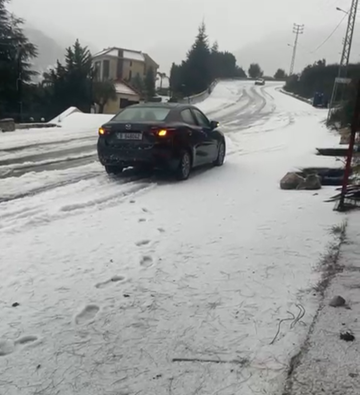 بالصور- العاصفة تضرب لبنان بقسوة: أضرار واسعة طرقات مقطوعة، ومناشدات لتدخّل عاجل