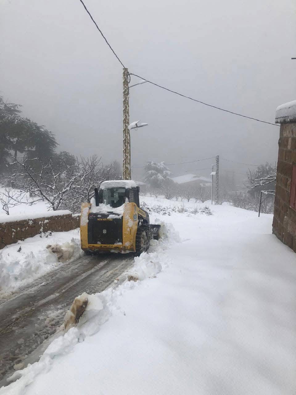 بالصور- العاصفة تضرب لبنان بقسوة: أضرار واسعة طرقات مقطوعة، ومناشدات لتدخّل عاجل