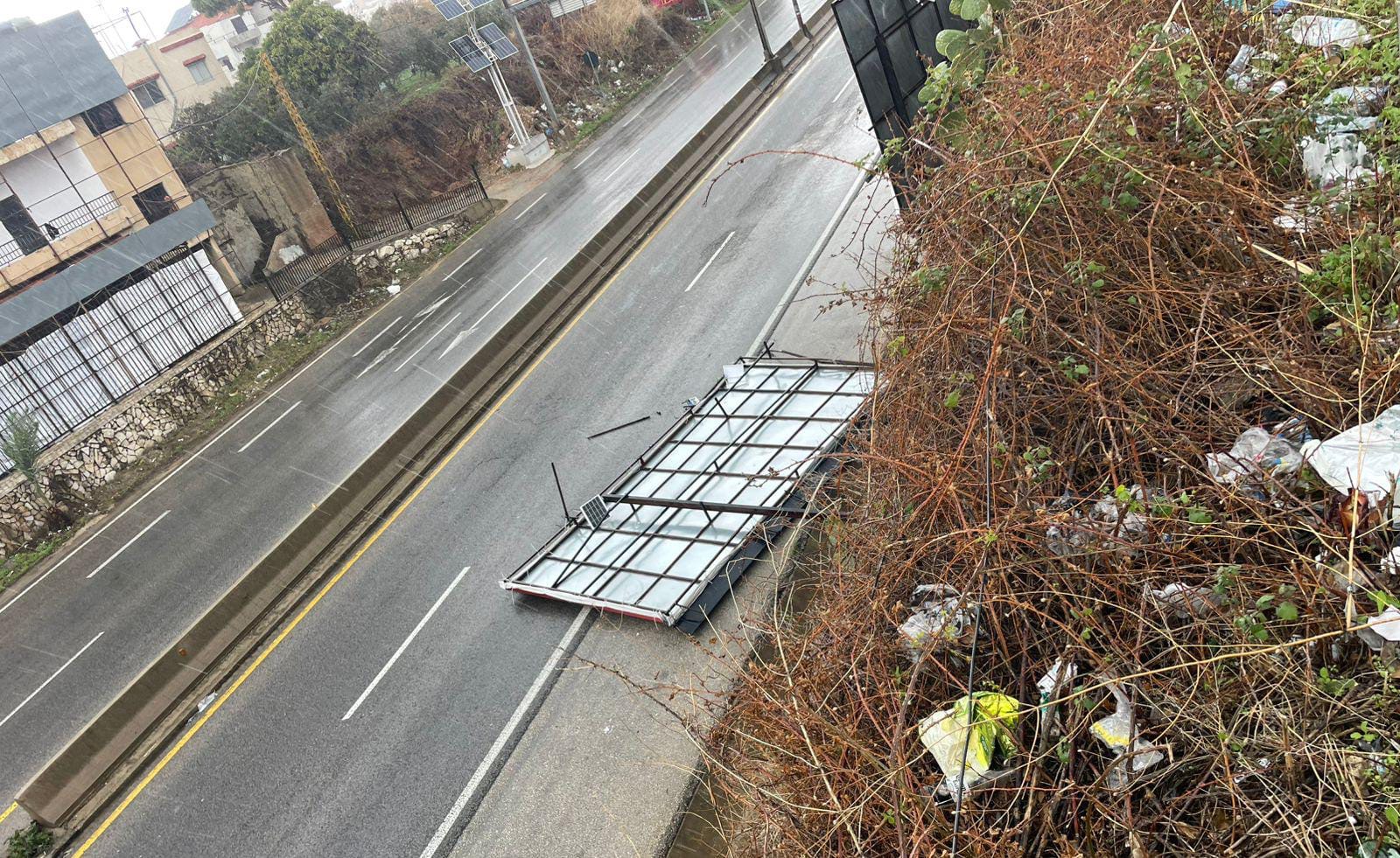 بالصور- العاصفة تضرب لبنان بقسوة: أضرار واسعة طرقات مقطوعة، ومناشدات لتدخّل عاجل