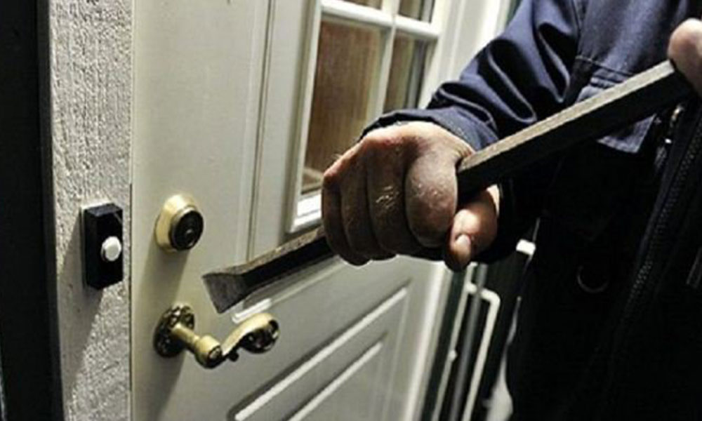 60 ألف دولار تُسلب من محل في جبيل