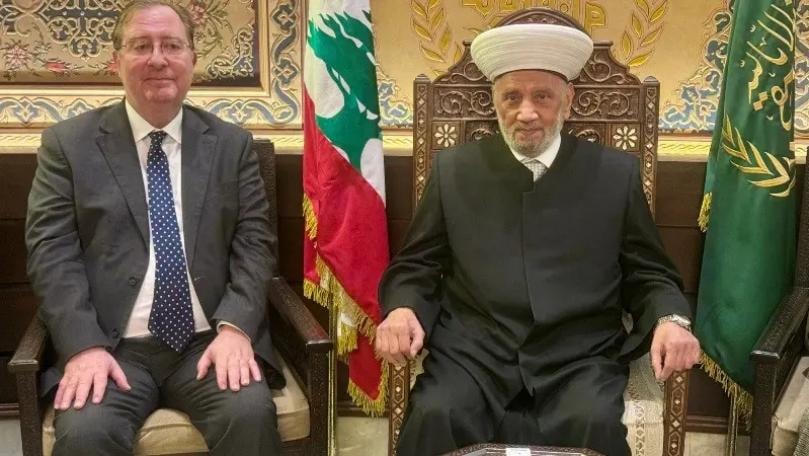 المفتي دريان عرض والسفير البريطاني للمستجدات