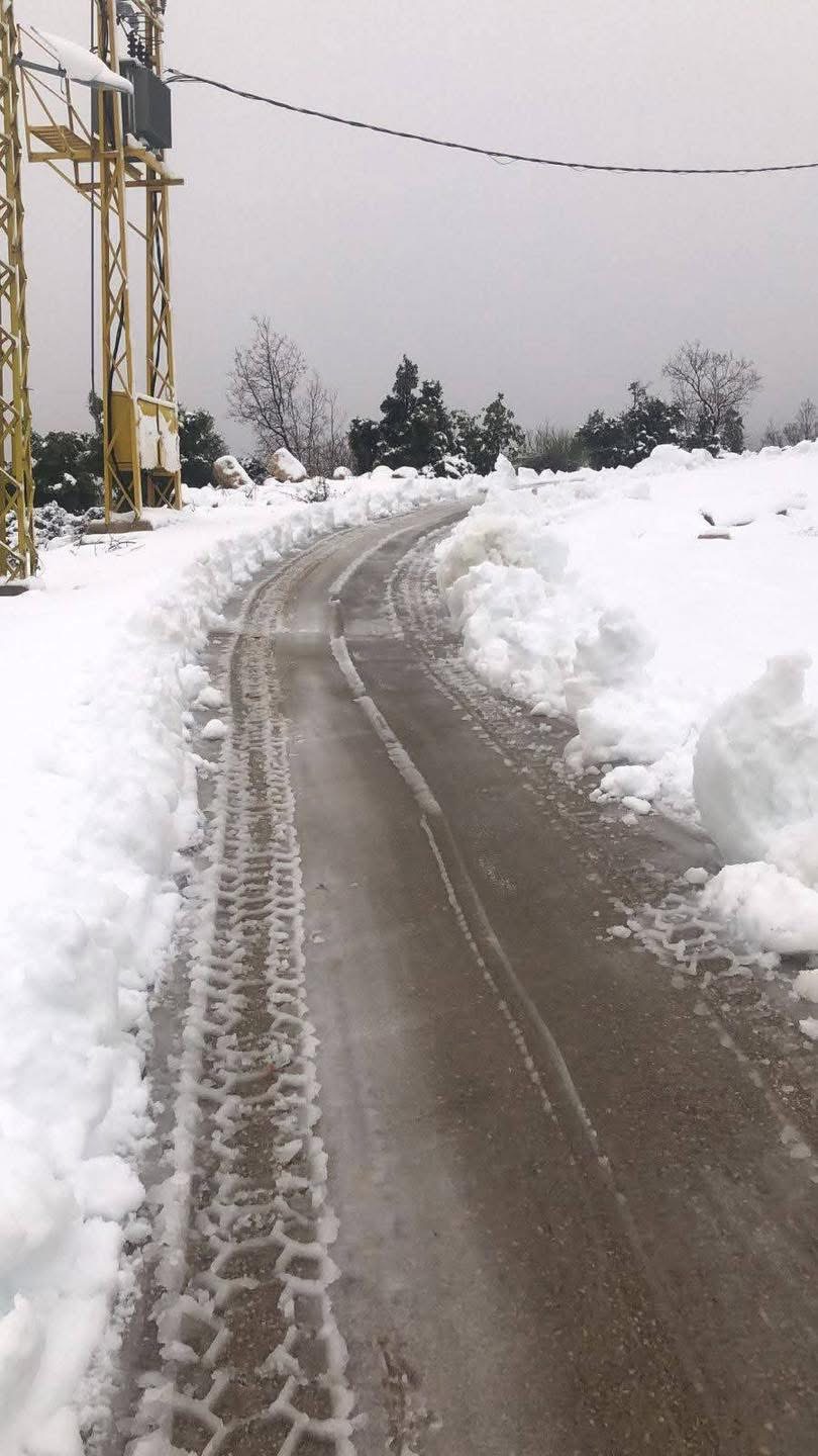 منخفض جوّي بارد يقترب من لبنان: أمطار غزيرة وثلوج وعواصف بدءًا من السبت وتحذير من الجليد على الطرقات الجبلية