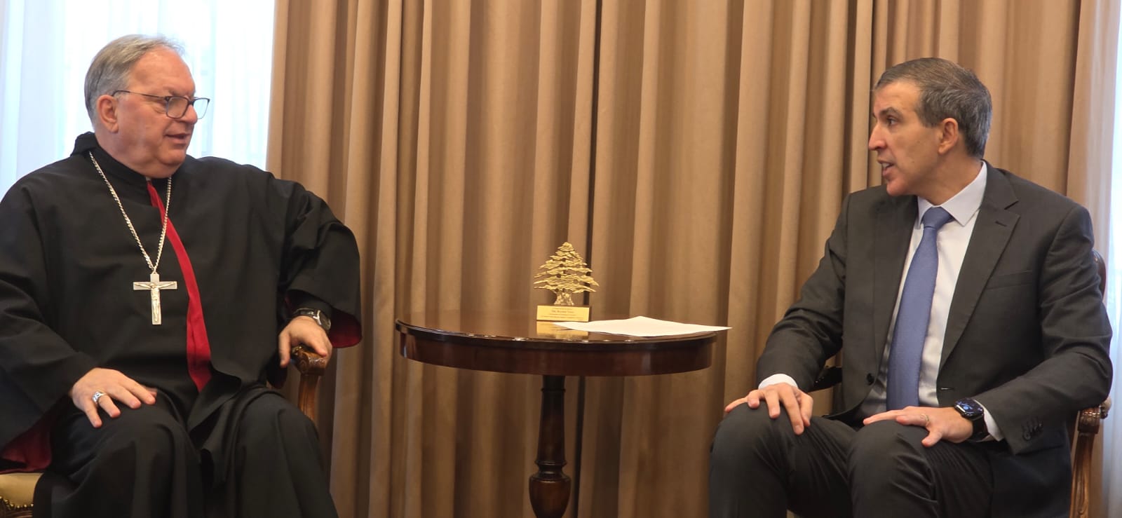 المطران تابت ووفد ابرشي  هنآا السفير  طوق... تأكيد على أهمية الدور الاغترابي في كندا