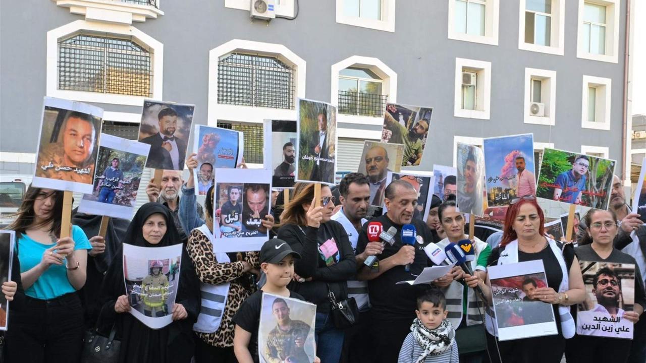 تجمع أهالي شهداء مرفأ بيروت احتجاجًا على تعيينات الجمارك