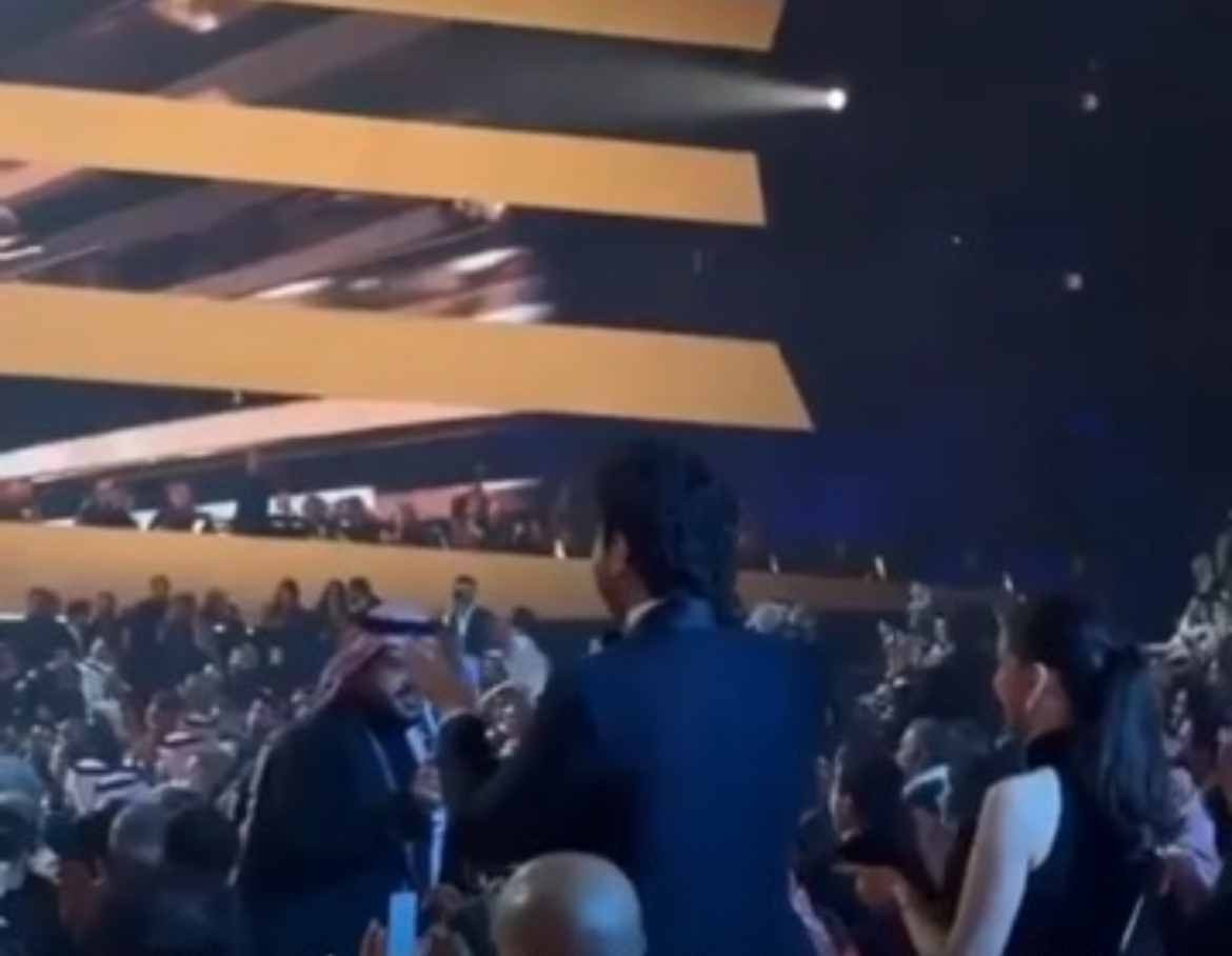 من السجن ..فضل شاكر يحصد جائزة أفضل فنان في مهرجان «جوي أووردز»  في الرياض