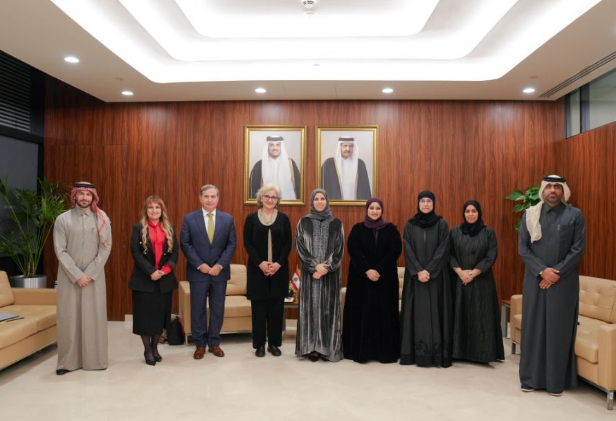 كرامي عرضت مع نظيرتها القطرية العلاقات التربوية
